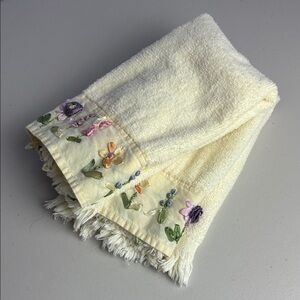 Embroidered Floral Ribbon Buttercream Finger Towels